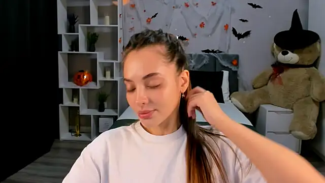 MelanieAlves online show from October 17, 7:44 am