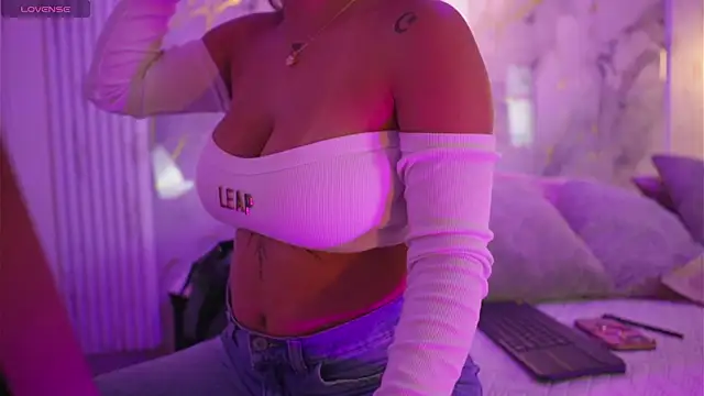 Lenna s online show from June 22, 8:17 pm