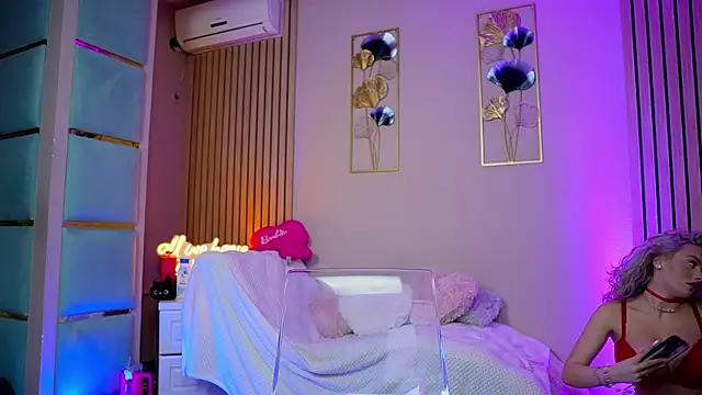 SabrinaJade online show from December 2, 7:43 am