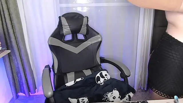 mariaana  222 online show from April 9, 4:04 am