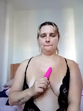 Snapshot of JessicaItalia chatting on September 17, 9:29 am JessicaItalia online show from September 17, 9:29 am