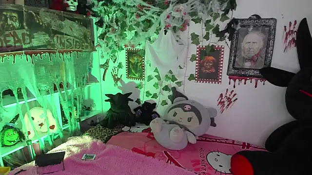 Snapshot of sarahminage_ chatting on October 19, 5:15 pm sarahminage  online show from October 19, 5:15 pm