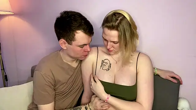 julielourens online show from April 7, 7:43 am