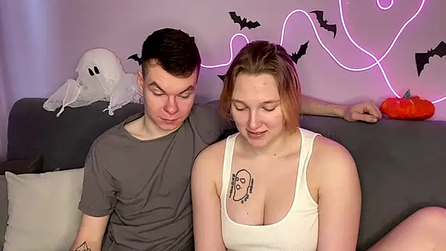 julielourens online show from November 1, 8:40 am