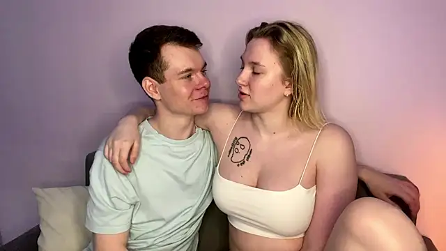 julielourens online show from April 4, 8:02 am