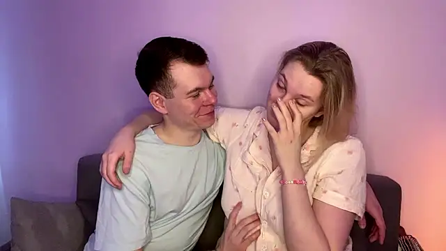 julielourens online show from March 19, 7:02 am