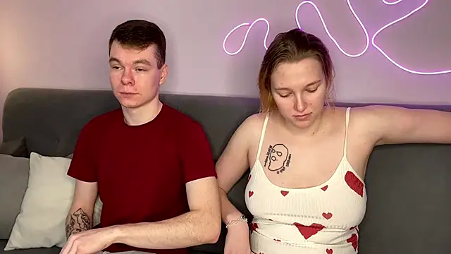 julielourens online show from November 17, 8:04 am