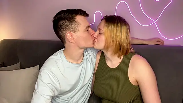 julielourens online show from November 9, 8:10 am