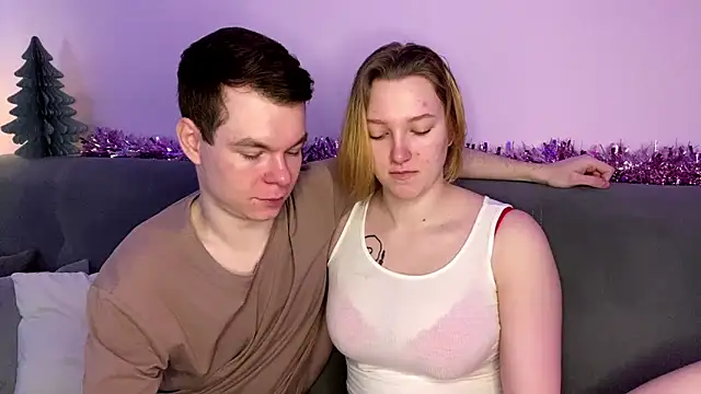 julielourens online show from December 19, 8:06 am