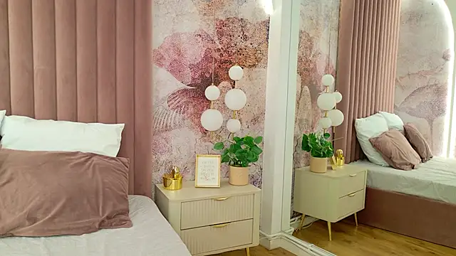 SiennaPierce online show from April 23, 12:01 pm