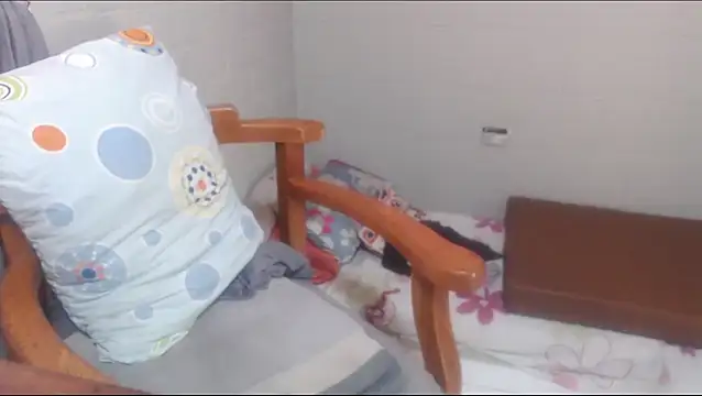 rose-crystal online show from April 26, 6:27 pm