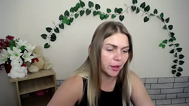 Snapshot of Magic_Katarina_ chatting on September 12, 10:02 am Magic Katarina online show from September 12, 10:02 am