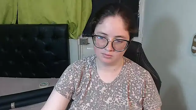 KrystalAdams online show from April 18, 8:20 pm