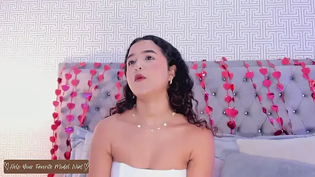 Evaa Lunna  online show from February 21, 8:09 pm