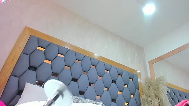 juliette pretty  online show from March 7, 8:16 pm