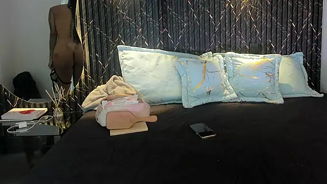Snapshot of ZOETTAYLOR chatting on October 16, 7:27 pm ZOETTAYLOR online show from October 16, 7:27 pm
