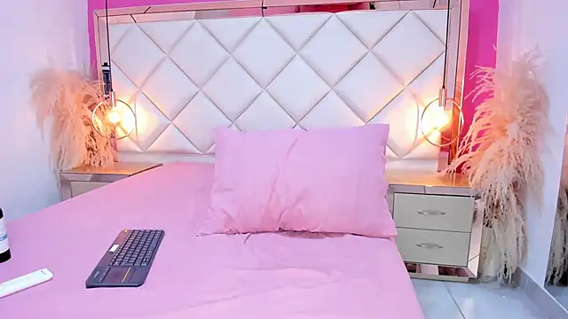 Lucianaa Collins online show from September 17, 4:16 pm