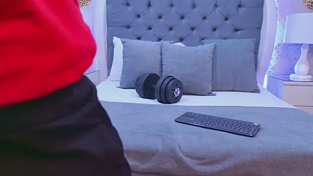 ZoeKrug online show from December 1, 11:47 am