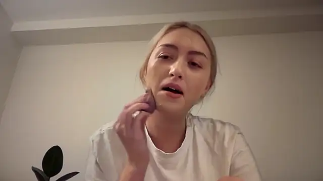 Kitty Swetty online show from December 14, 8:47 pm