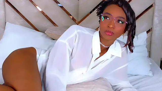 Agatha-Adams online show from November 1, 5:06 pm