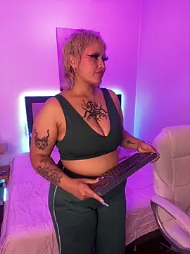 Snapshot of pink_maddy chatting on September 14, 2:15 pm pink maddy online show from September 14, 2:15 pm