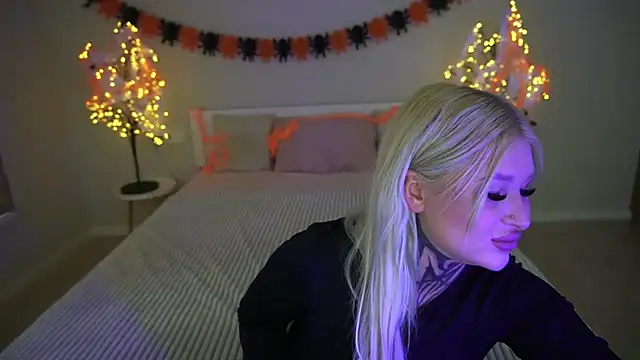 IvyLaurent online show from October 29, 1:26 pm