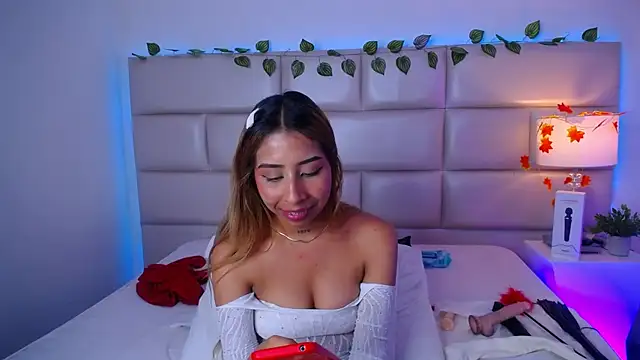 laila stilwiills online show from November 8, 8:30 am