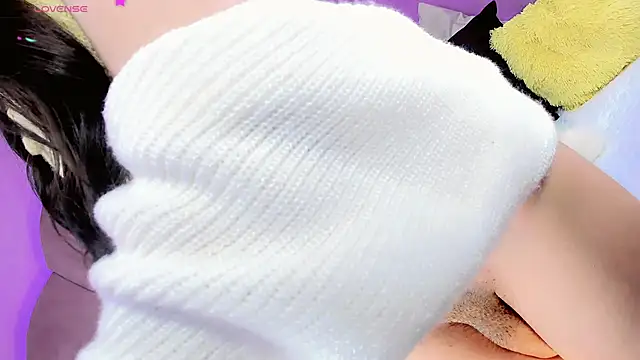 ShantyMillan online show from March 26, 6:04 am