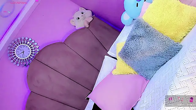 ShantyMillan online show from March 12, 12:41 pm