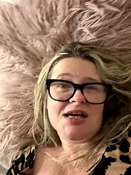 SuzieSub online show from February 1, 1:26 am