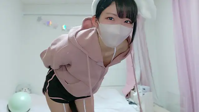 Snapshot of clara_6x9 chatting on October 21, 3:05 pm clara 6x9 online show from October 21, 3:05 pm