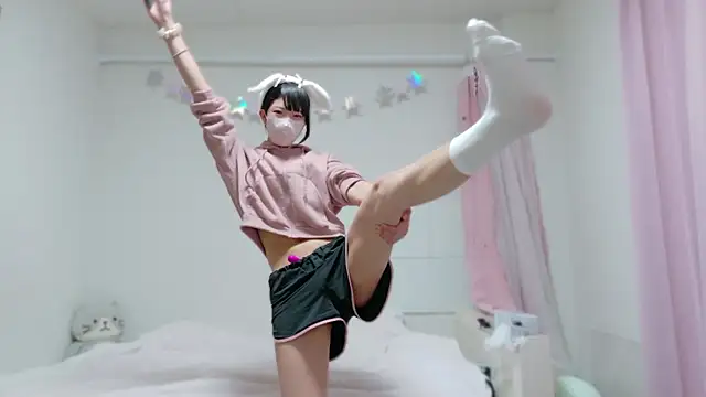 Snapshot of clara_6x9 chatting on October 15, 2:41 pm clara 6x9 online show from October 15, 2:41 pm