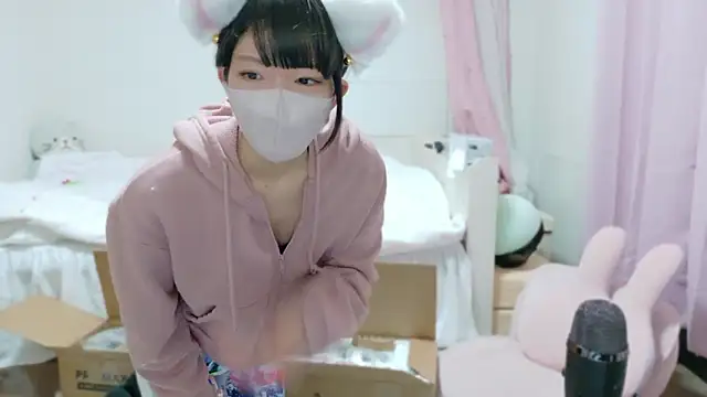 Snapshot of clara_6x9 chatting on October 14, 2:41 pm clara 6x9 online show from October 14, 2:41 pm