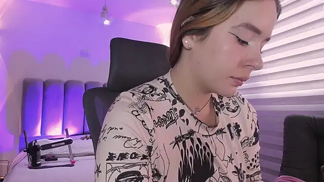 AlliceLover online show from October 1, 12:21 pm