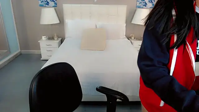 maddissonivanova online show from November 5, 7:30 pm