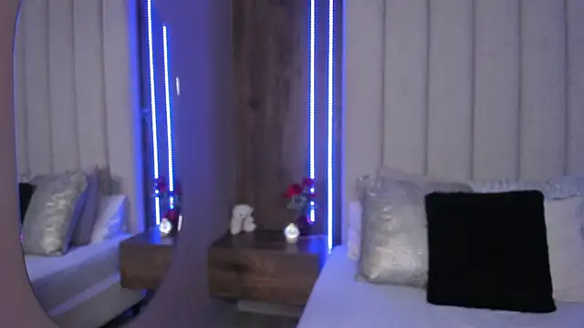 LucySalvatore  online show from March 10, 12:31 pm