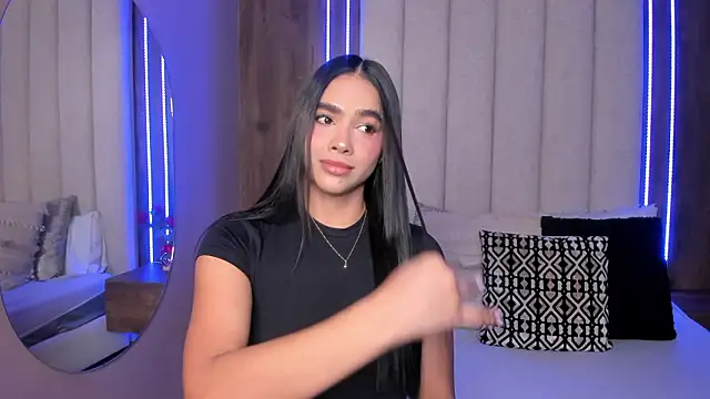 LucySalvatore  online show from February 21, 5:13 pm