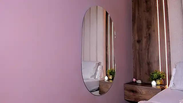 LucySalvatore  online show from November 28, 6:22 pm