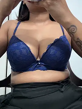 AMELIYAA online show from April 7, 7:16 pm