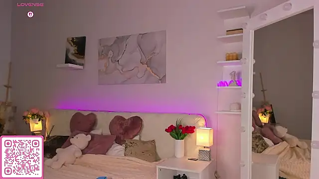 ShyEmma  online show from January 18, 1:24 am