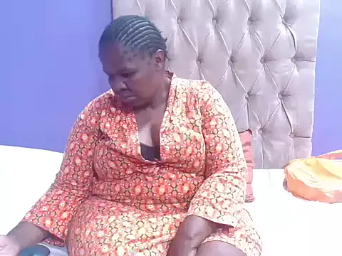 NaughtyChubbyZoe online show from February 24, 6:39 pm