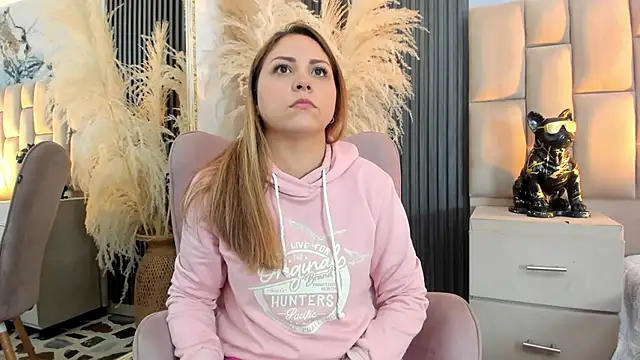 cloesummerr  online show from February 7, 1:15 pm