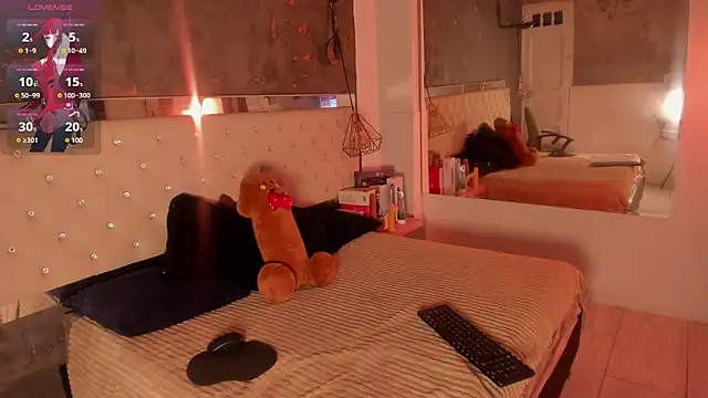 Viiolettlopez online show from September 22, 1:20 pm