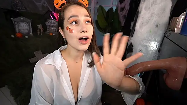 heylixie   online show from October 29, 12:37 am