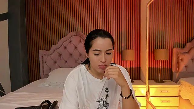 Starbutterflyy  online show from November 4, 4:06 am