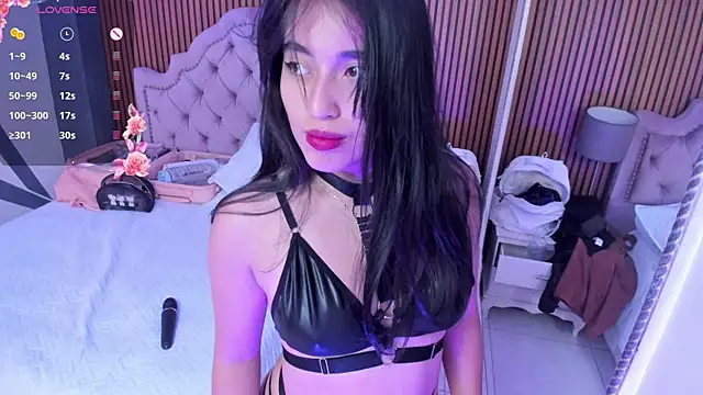 Starbutterflyy  online show from October 9, 4:16 am