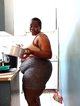 Snapshot of CuteHugeAxx chatting on September 19, 10:58 am CuteHugeAxx online show from September 19, 10:58 am