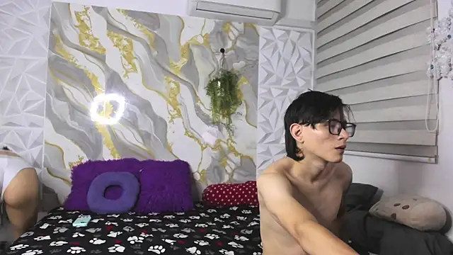 stuart fetish online show from June 5, 12:04 am