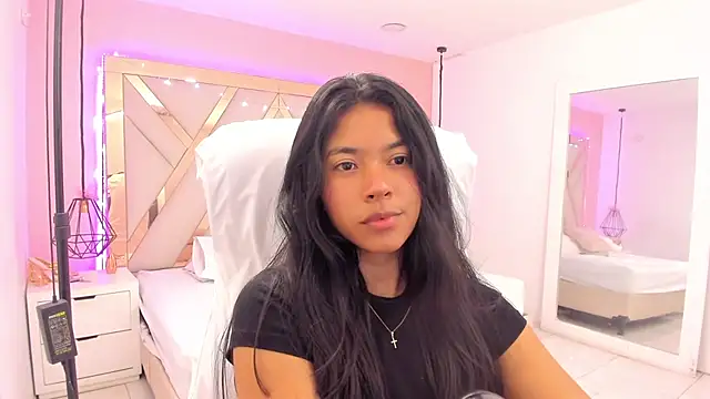 samantaa shy online show from April 7, 4:47 am