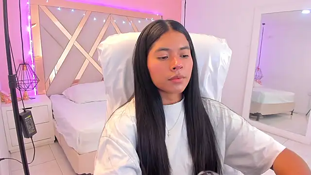 samantaa shy online show from February 12, 4:14 am